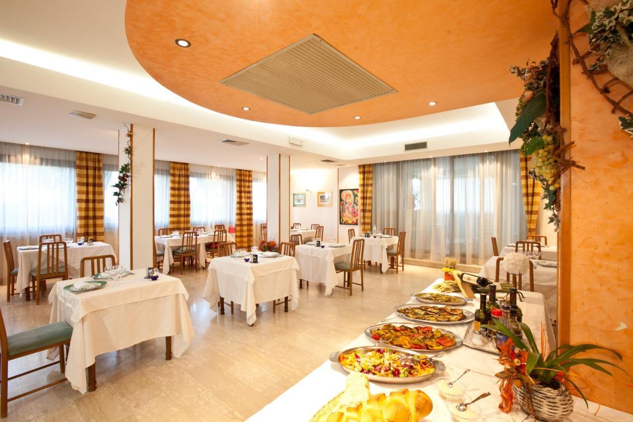 Hotel Canguro San Benedetto del Tronto Exteriör bild