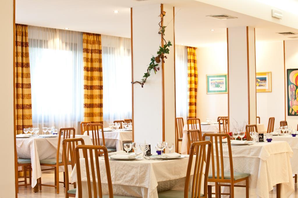 Hotel Canguro San Benedetto del Tronto Exteriör bild