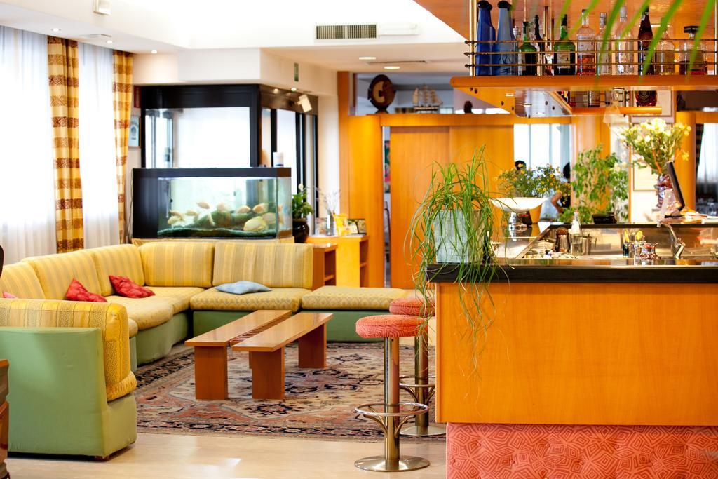 Hotel Canguro San Benedetto del Tronto Exteriör bild
