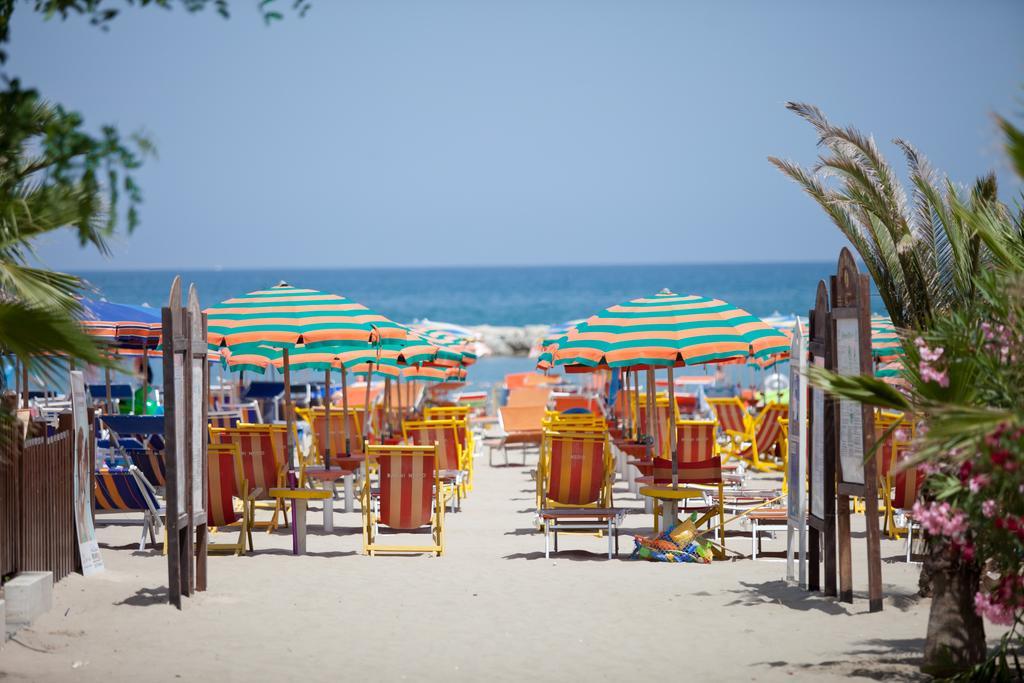 Hotel Canguro San Benedetto del Tronto Exteriör bild