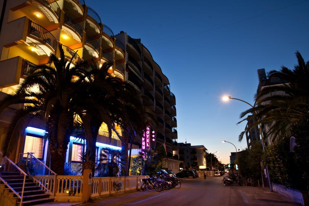 Hotel Canguro San Benedetto del Tronto Exteriör bild
