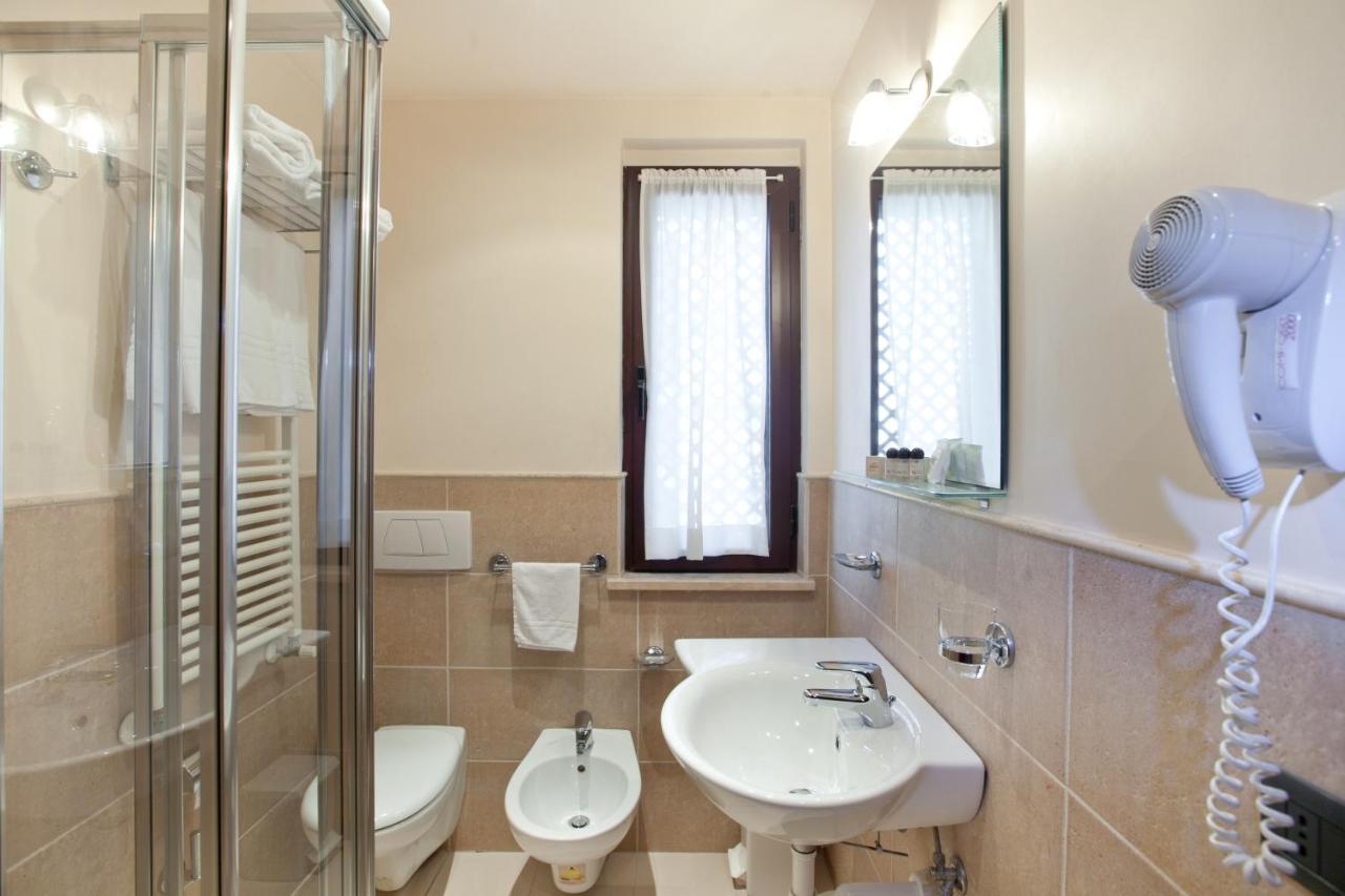 Hotel Canguro San Benedetto del Tronto Exteriör bild