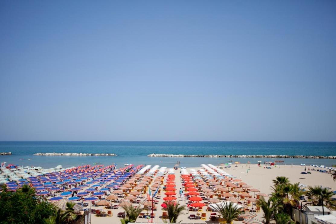 Hotel Canguro San Benedetto del Tronto Exteriör bild