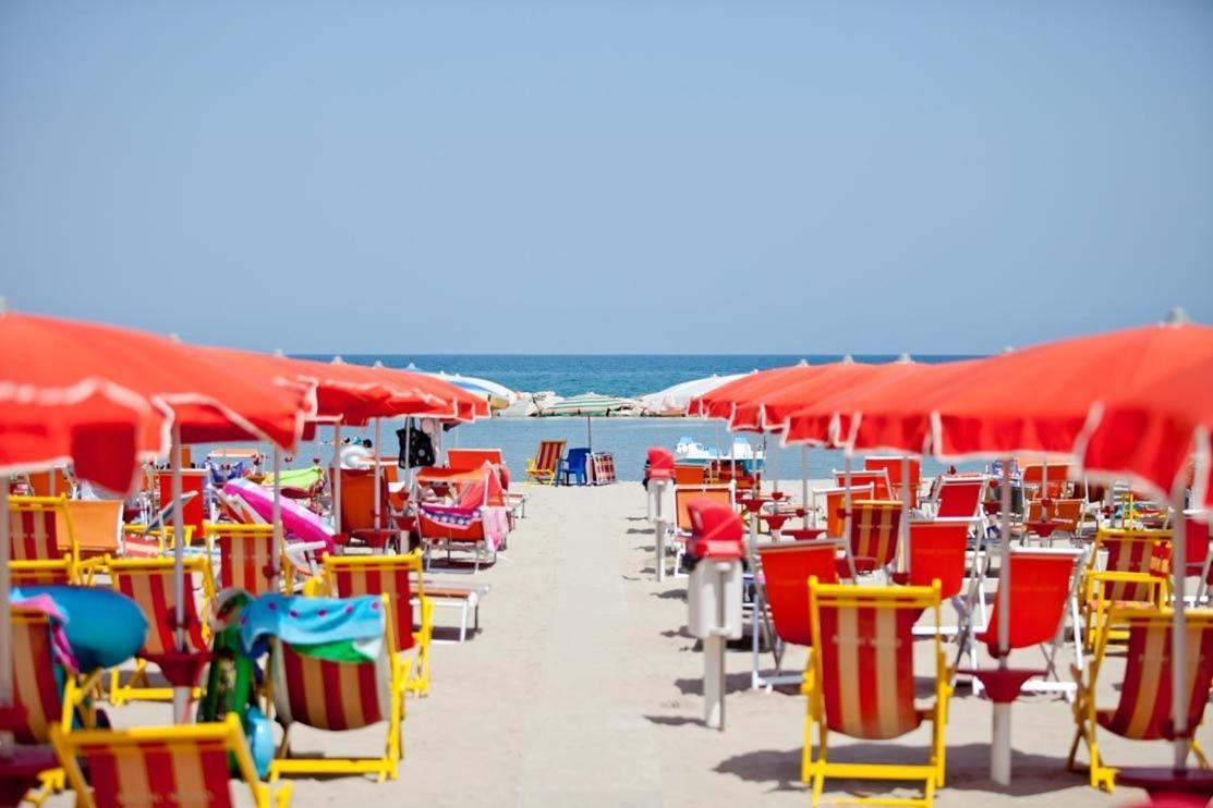 Hotel Canguro San Benedetto del Tronto Exteriör bild