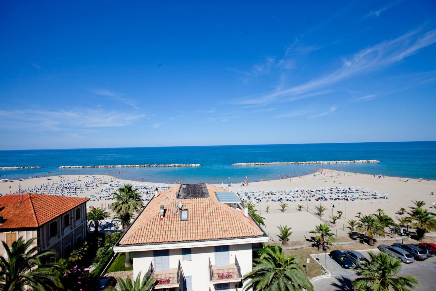 Hotel Canguro San Benedetto del Tronto Exteriör bild