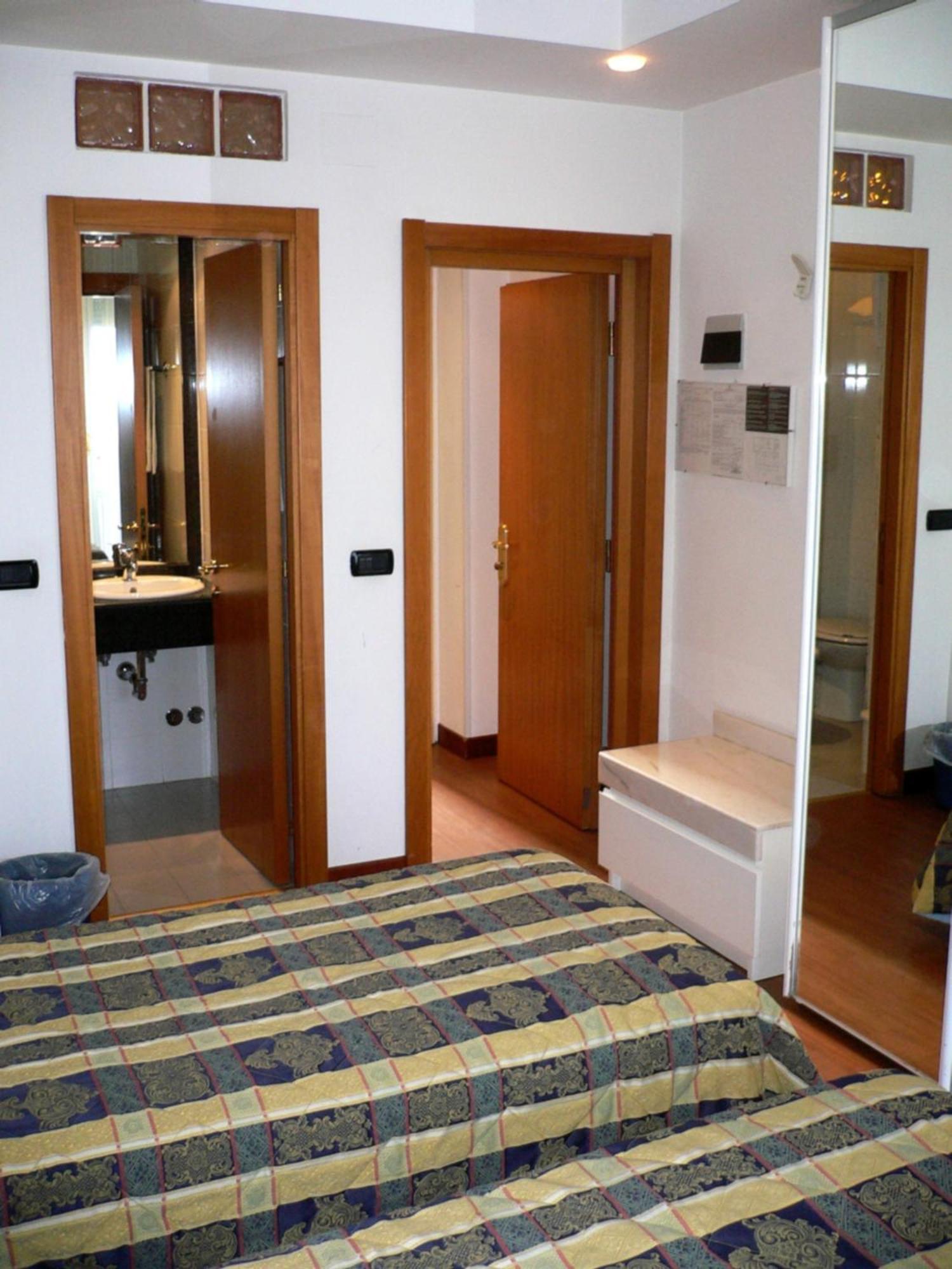 Hotel Canguro San Benedetto del Tronto Exteriör bild