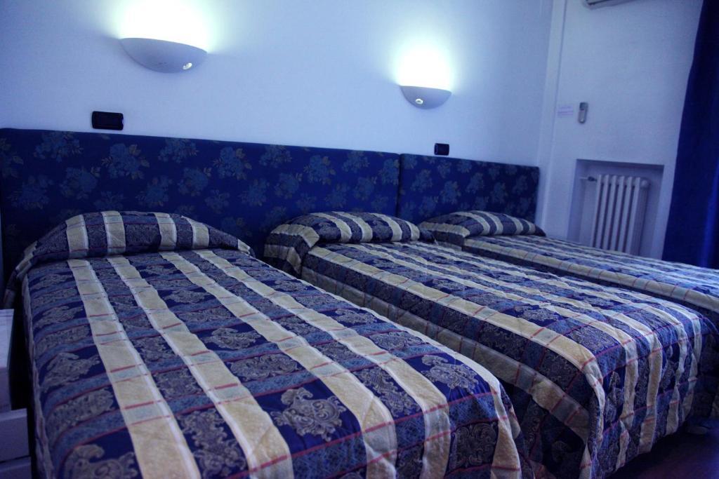 Hotel Canguro San Benedetto del Tronto Rum bild