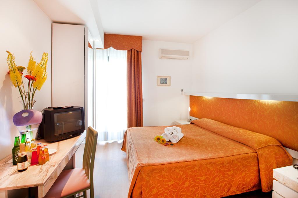Hotel Canguro San Benedetto del Tronto Rum bild